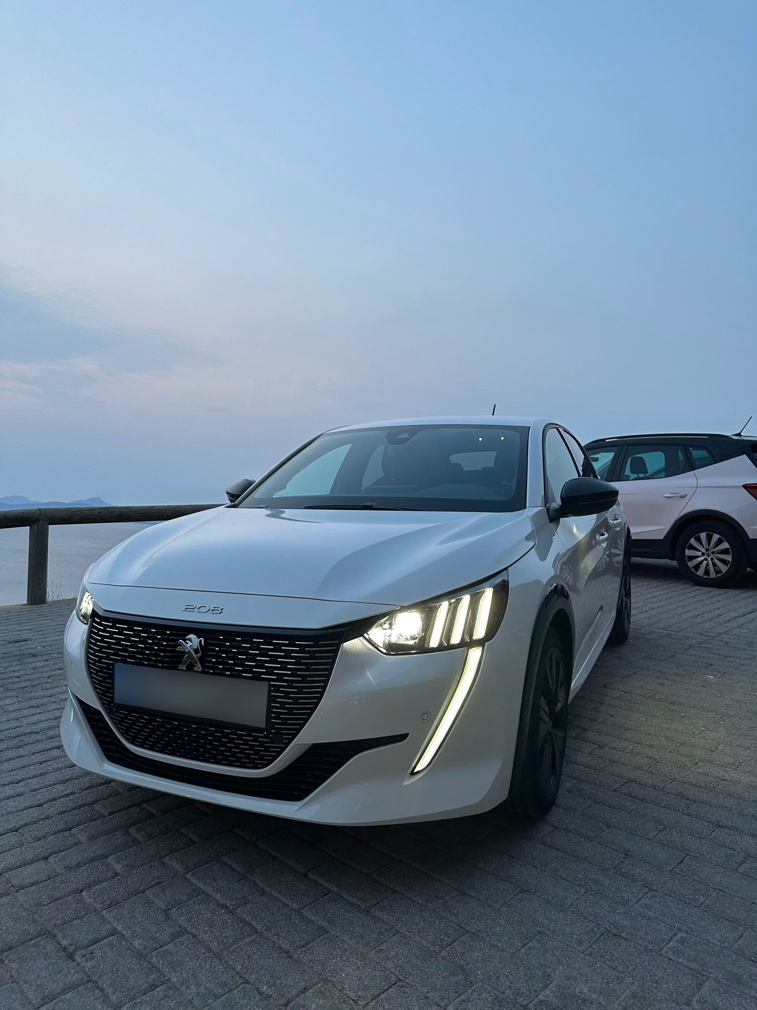 Peugeot 208 GT de alquiler en Mallorca con entrega en el aeropuerto de Palma